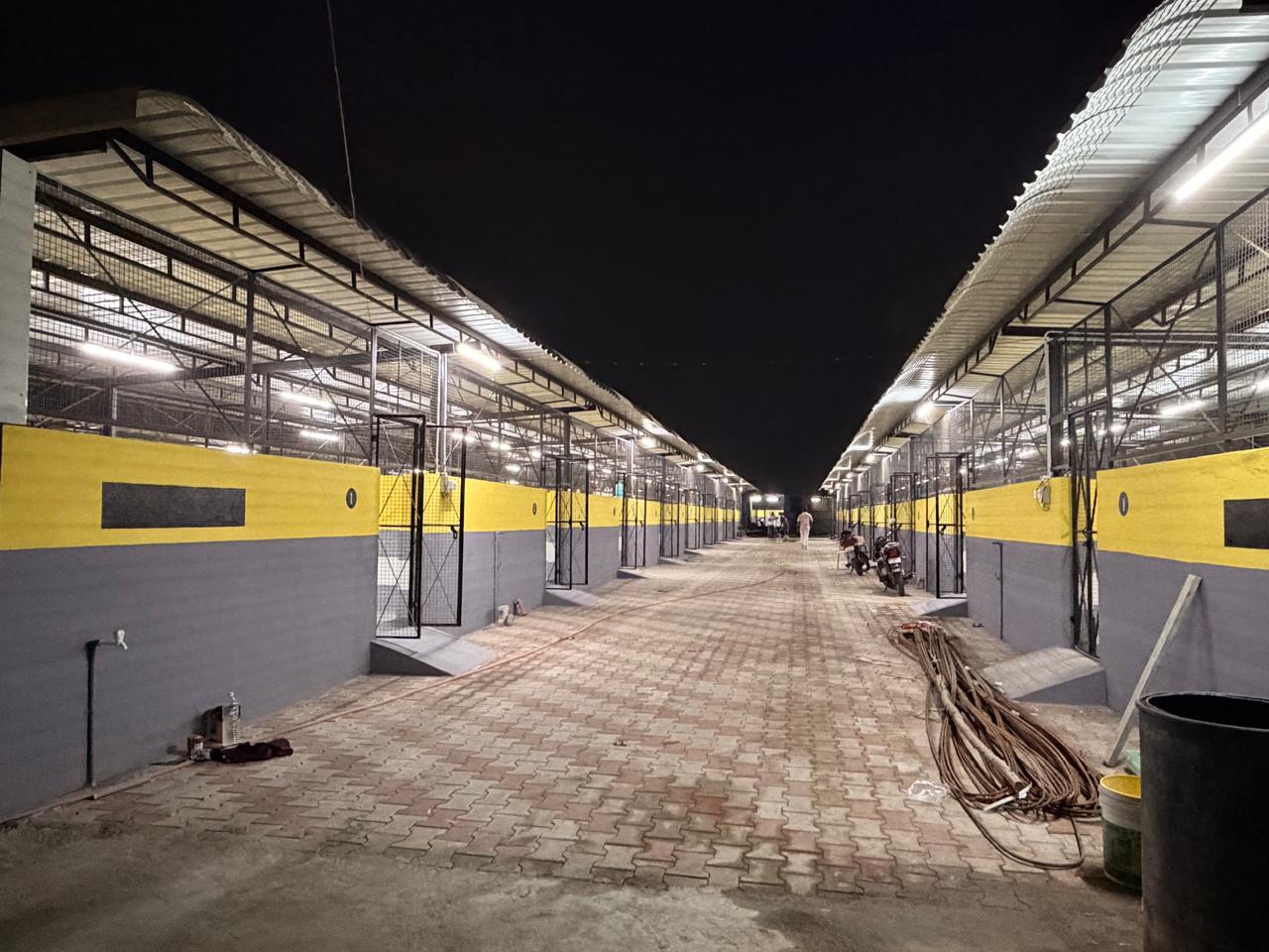 Industrial shed construction, interior aisle